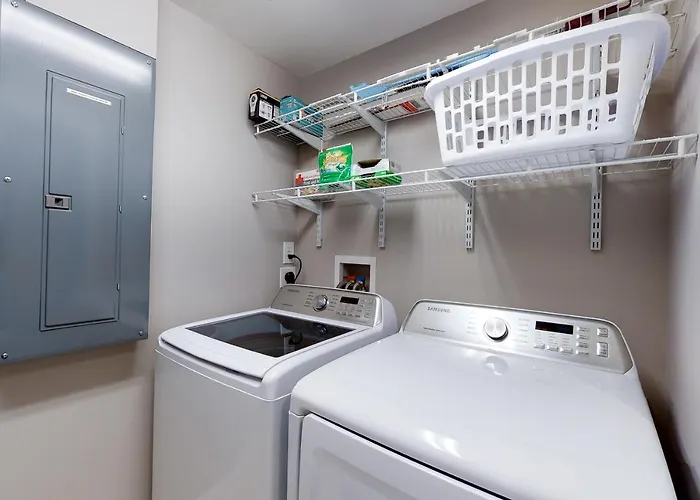 Apartment Belmont Towers 708